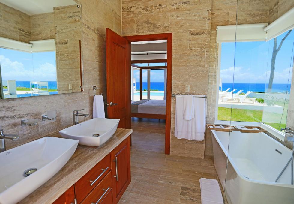 Oceanfront 4-bedroom villa