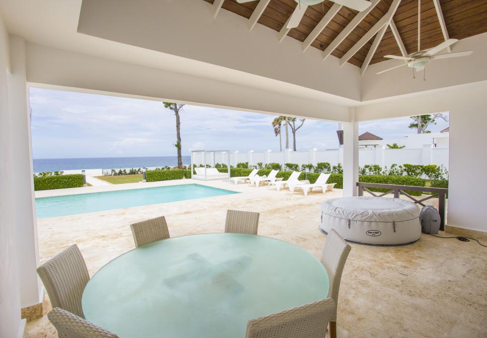 Oceanfront 4-bedroom villa